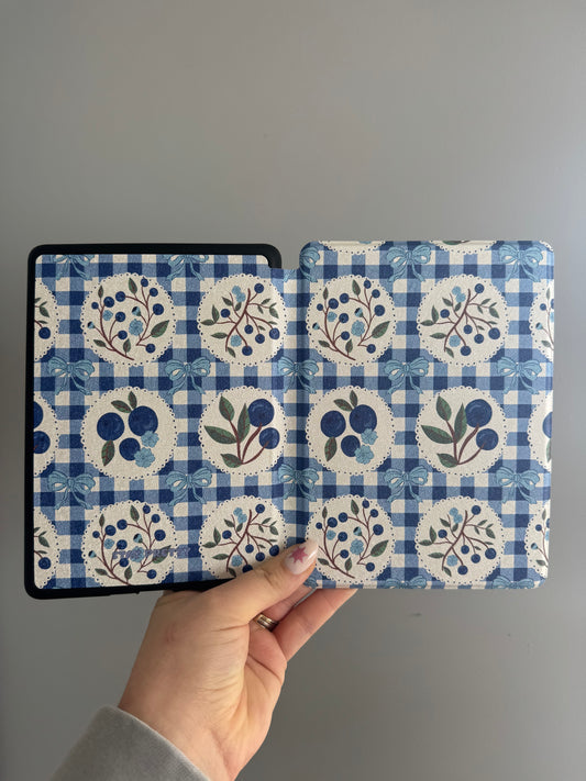 Winterberry picnic kindle case